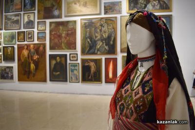 Изложба на редки и автентични носии от цялата страна откриха в Галерията на Казанлък