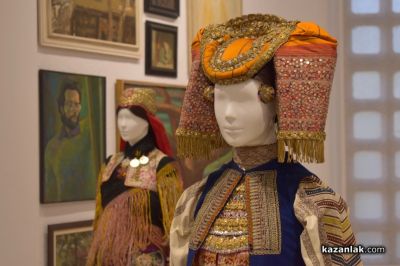 Изложба на редки и автентични носии от цялата страна откриха в Галерията на Казанлък