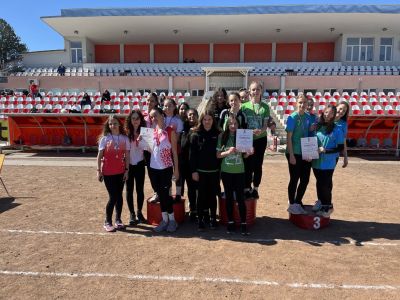 Момичета от ОУ “Мати Болгария“ завоюваха шампионската титла в Общинското първенство по лека атлетика
