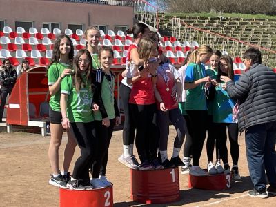 Момичета от ОУ “Мати Болгария“ завоюваха шампионската титла в Общинското първенство по лека атлетика
