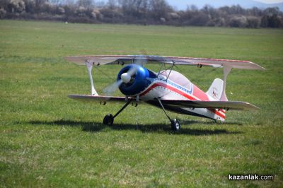 Авиомоделисти откриха новия сезон край Казанлък 