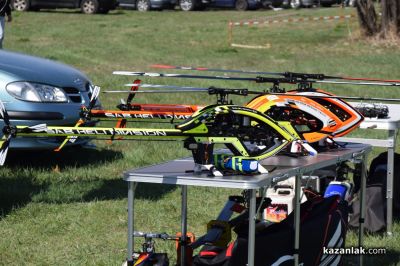 Авиомоделисти откриха новия сезон край Казанлък 