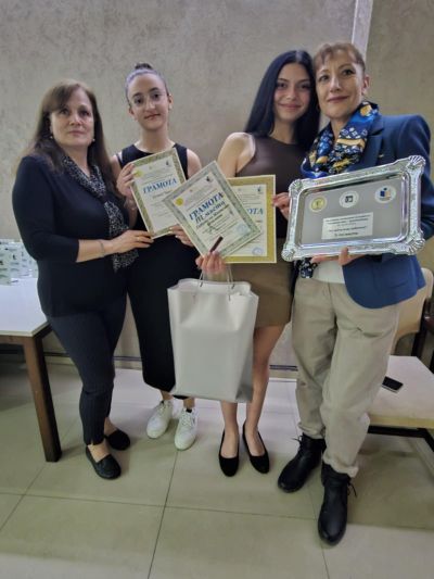 Габриела Павлова от ПГЛПТ с трето място в Регионалното състезание „Най-добър млад сервитьор“