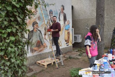 Чудомировите герои оживяха в стенопис, дело на казанлъшките художници