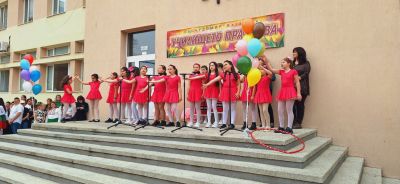 ОУ „Чудомир“ празнува 135 години от рождението на Димитър Чорбаджийски - Чудомир