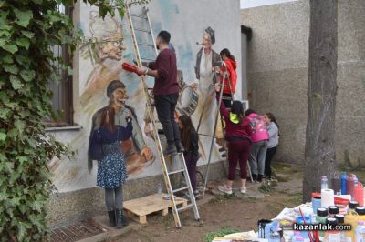 Чудомировите герои оживяха в стенопис, дело на казанлъшките художници