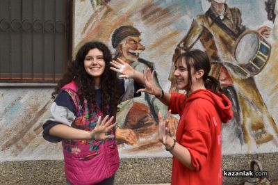 Чудомировите герои оживяха в стенопис, дело на казанлъшките художници