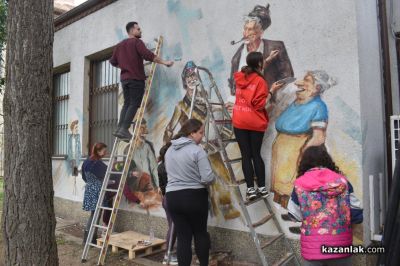 Чудомировите герои оживяха в стенопис, дело на казанлъшките художници
