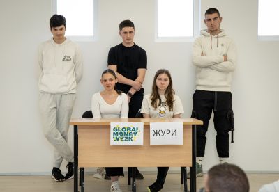 С редица мероприятия в ПГЛПТ бе отбелязана Световната седмица на парите
