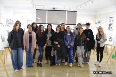 Млади художници създадоха реплики на Чудомирови творби в творческо ателие под наслов “Нежно вдъхновение“