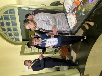 Изложба „Шарен свят” представя творбите на 30 талантливи деца