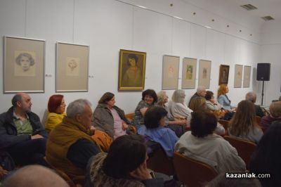 Чудомирови празници 2025 посветиха изложба на Мара Чорбаджийска с нейни автопортрети