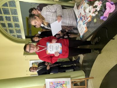 Изложба „Шарен свят” представя творбите на 30 талантливи деца