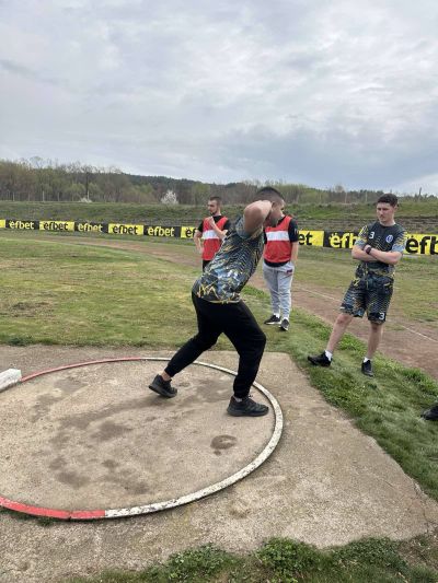 Осем медала за лекоатлетите на ПГЛПТ на общинското първенство за ученици в Казанлък
