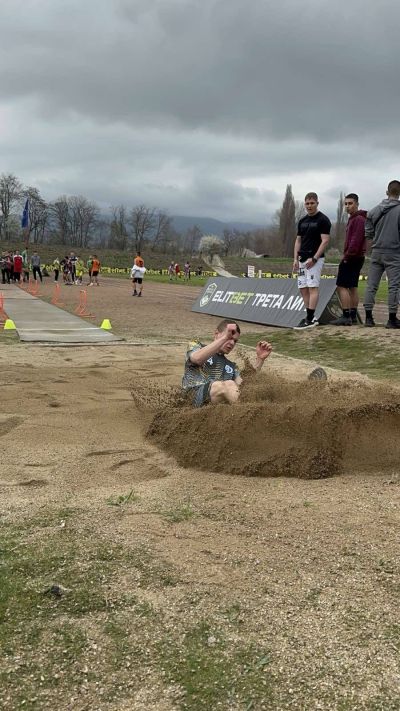Осем медала за лекоатлетите на ПГЛПТ на общинското първенство за ученици в Казанлък