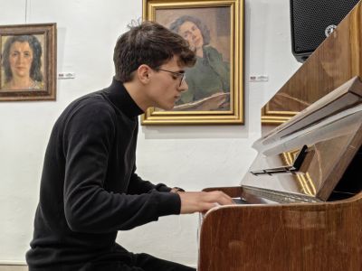 С разнообразна програма и позитивни емоции премина и петият ден от програмата на 31-ите Чудомирови празници в Казанлък