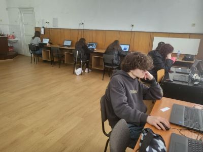 В ПХГ „Св. Св. Кирил и Методий“ се състоя международното оценяване на учениците „PISA 2025“