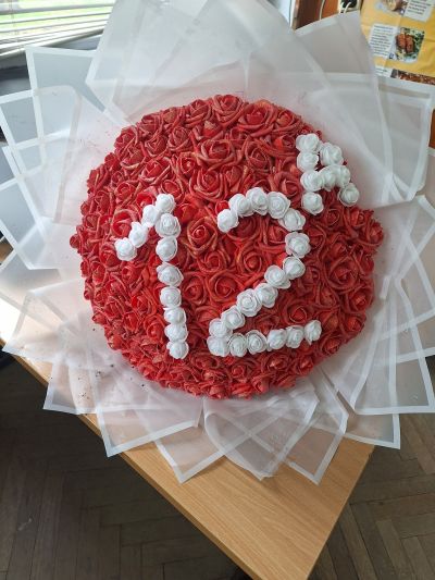 Красива покана за бала отправиха абитуриентите от 12 а клас на ПГЛПТ към своята класна