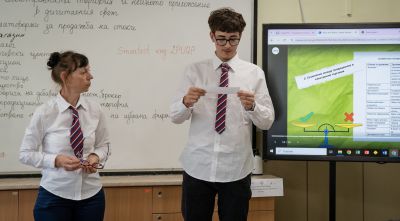 Бинарен урок на тема „Модели на електронната търговия и нейното приложение в дигиталния свят“ се проведе в ПГЛПТ