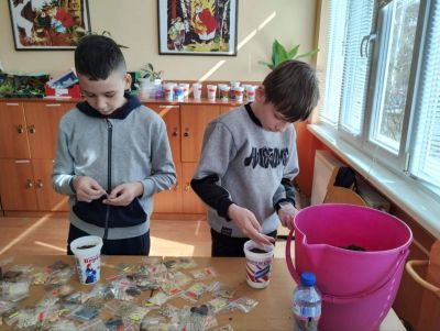 ОУ „Георги Кирков“ успешно изпълни дейностите по своя проект „Моето любимо зелено екокътче“