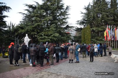 Мирно бдение и поход в памет на Даниел Кискинов се състоя в центъра на Казанлък