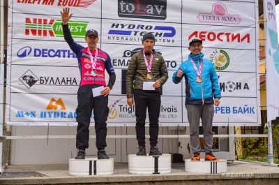 Участници от цяла България се включиха в спортната надпревара по колоездене и бягане за купа „Община Казанлък“