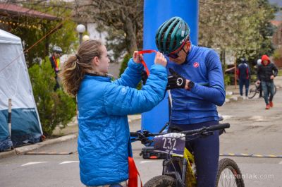 Участници от цяла България се включиха в спортната надпревара по колоездене и бягане за купа „Община Казанлък“