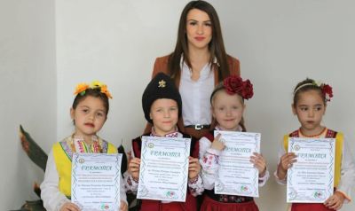 Казанлъшката вокална група “Пеещи звънчета“ се завърна с куп награди от Котел