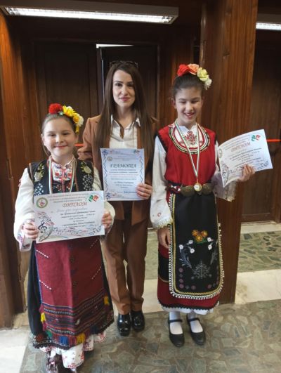 Казанлъшката вокална група “Пеещи звънчета“ се завърна с куп награди от Котел