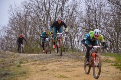 Участници от цяла България се включиха в спортната надпревара по колоездене и бягане за купа „Община Казанлък“