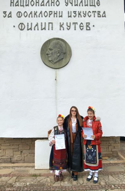 Казанлъшката вокална група “Пеещи звънчета“ се завърна с куп награди от Котел
