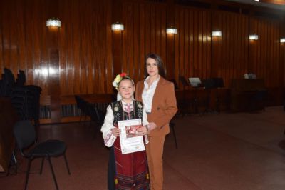 Казанлъшката вокална група “Пеещи звънчета“ се завърна с куп награди от Котел