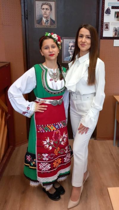 Казанлъшката вокална група “Пеещи звънчета“ се завърна с куп награди от Котел