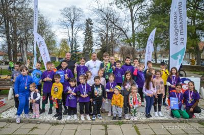 Участници от цяла България се включиха в спортната надпревара по колоездене и бягане за купа „Община Казанлък“