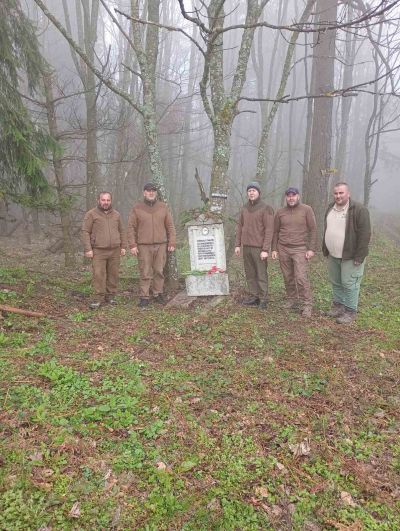 Държавното горско стопанство зарадва жителите на Казанлък с 800 фиданки 