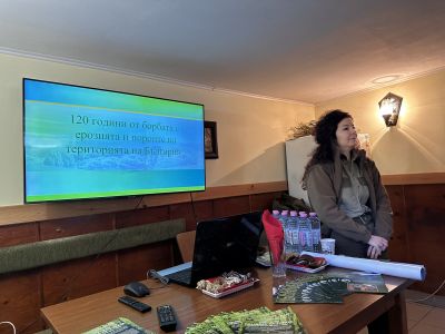 Ученици от Математическата гимназия и Механото залесяваха с фиданки край язовир “Копринка“