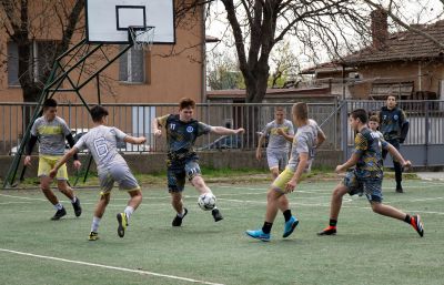 Празничен турнир по футбол се проведе в ПГЛПТ
