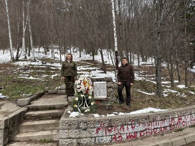 Ученици от Математическата гимназия и Механото залесяваха с фиданки край язовир “Копринка“