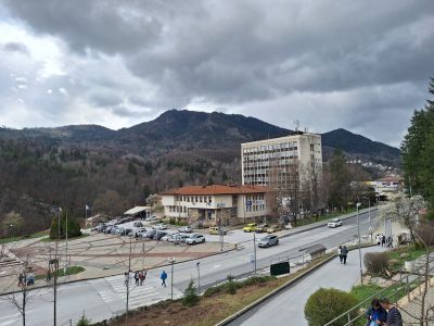 Ученици от ПХГ „Св. Св. Кирил и Методий“ се впуснаха в завладяващо географско приключение из мистичните Западни Родопи
