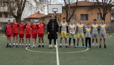 Празничен турнир по футбол се проведе в ПГЛПТ