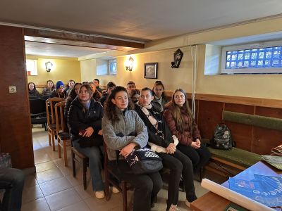 Ученици от Математическата гимназия и Механото залесяваха с фиданки край язовир “Копринка“