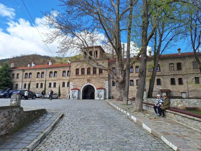 Ученици от ПХГ „Св. Св. Кирил и Методий“ се впуснаха в завладяващо географско приключение из мистичните Западни Родопи
