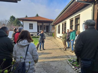 В Казанлък беше открита изложбата “Including Everything“