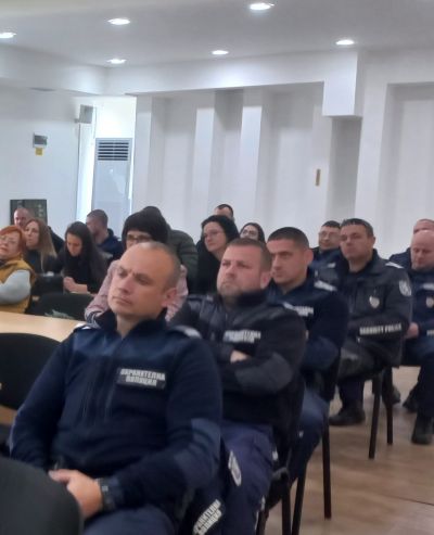 Обучителен семинар на тема “домашно насилие“ с гост-лектор д-р Благородна Макева се състоя в Казанлък 