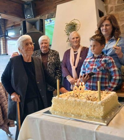 Кметът Иса Бесоолу гостува на 100-годишната баба Мария от с. Осетеновo