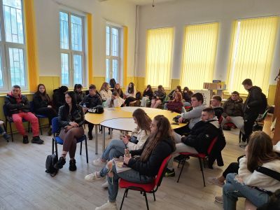 Гимназистите на ПХГ “Св. Св Кирил и Методий“ взеха участие в две обучения 