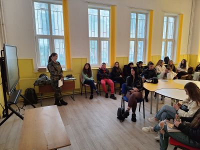 Гимназистите на ПХГ “Св. Св Кирил и Методий“ взеха участие в две обучения 