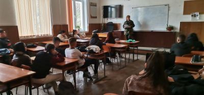 Гимназистите на ПХГ “Св. Св Кирил и Методий“ взеха участие в две обучения 