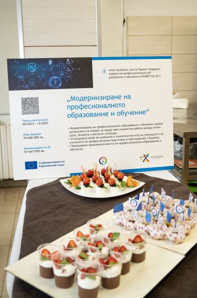 Клубът по интереси „Здраве в чинията – силата и енергия на тялото“ от ПГЛПТ представи кулинарна изложба