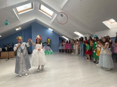 ОУ “Мати Болгария“ се превърна в истинска цветна градина